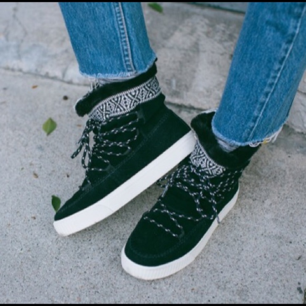 TOMS Alpine Boot - Size 9 - New Black White Aztec